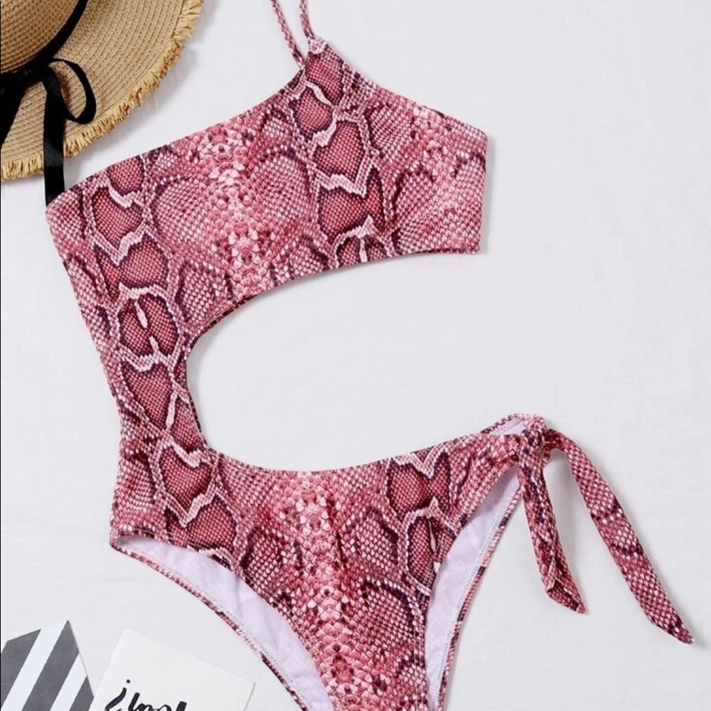 Snakeskin Cut-out 1strap